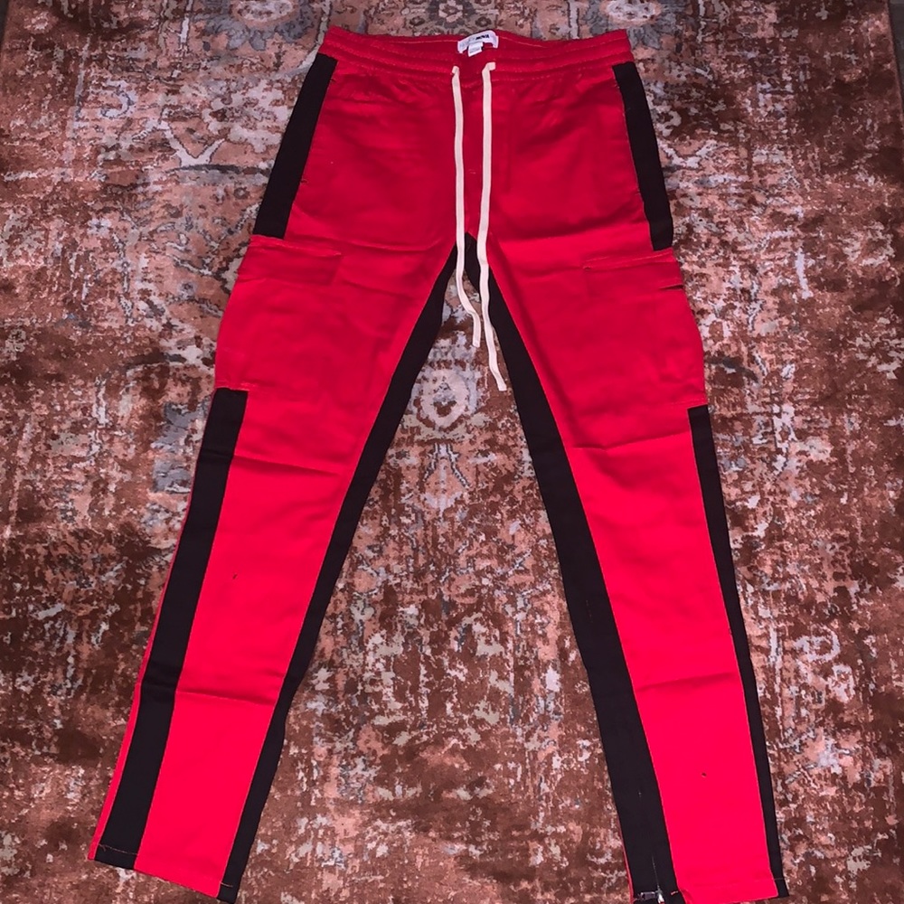 Fashion Nova men’s khaki style joggers. Size L
